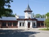 Atremontētā stacijas ēka.