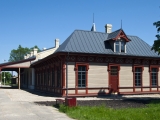 Atremontētā stacijas ēka.