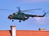 Helikoptera lidojums virs pilsētas